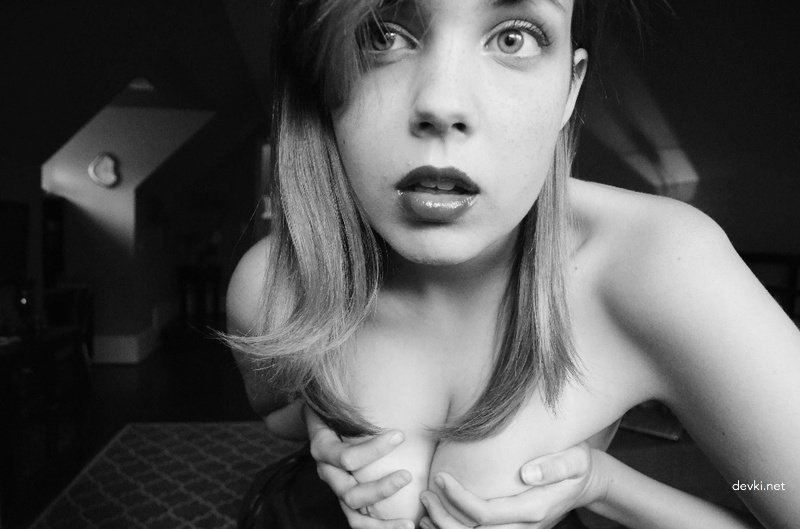 Amateur Babe Poses for Camera in Sexy Photoshoot - Explicit Young Girl Modeling Shots