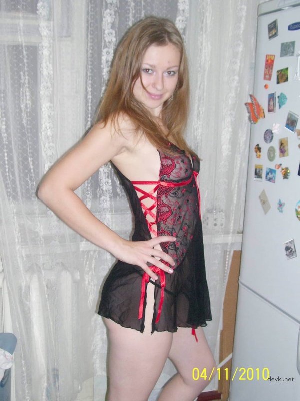 Amateur Girl's Home Strip Tease - Explicit Homemade Photos