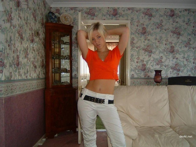 Naked Blonde Amateur Poses Explicitly - Hot Nude Photos
