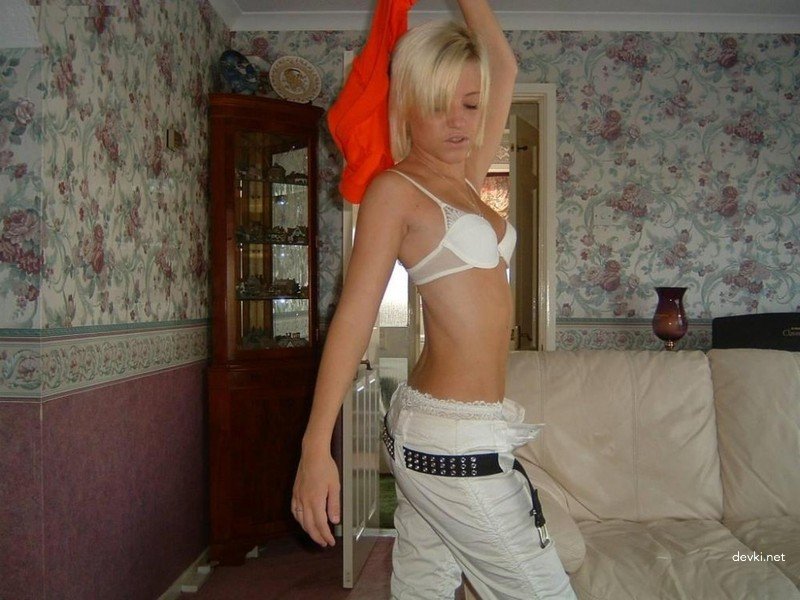 Naked Blonde Amateur Poses Explicitly - Hot Nude Photos