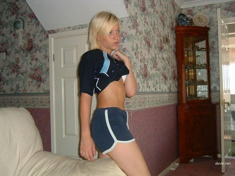 Naked Blonde Amateur Poses Explicitly - Hot Nude Photos