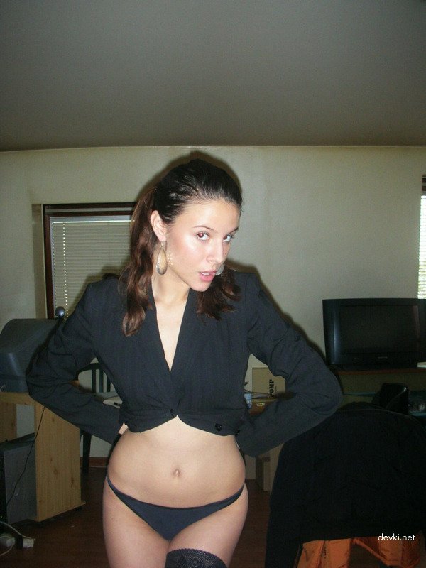 Hot Naked Girl with Amazing Body Poses Nude - Amateur Explicit Photo