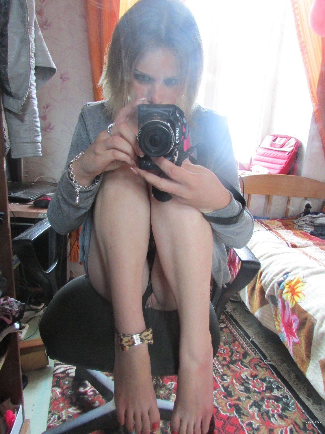 Young beauty takes nude selfies - explicit amateur photos