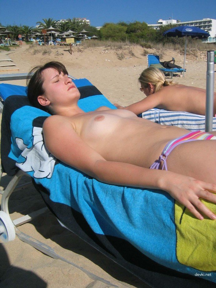 Explicit Nude Beach Girls Amateur Photo Collection