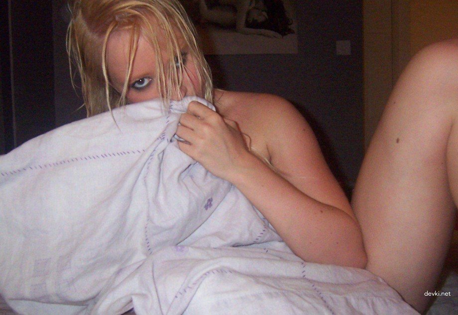 Explicit: Nude Blonde with Small Tits Amateur Photo - XXX Content
