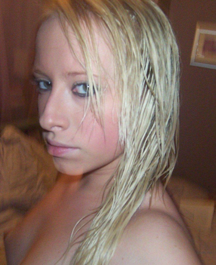 Explicit: Nude Blonde with Small Tits Amateur Photo - XXX Content
