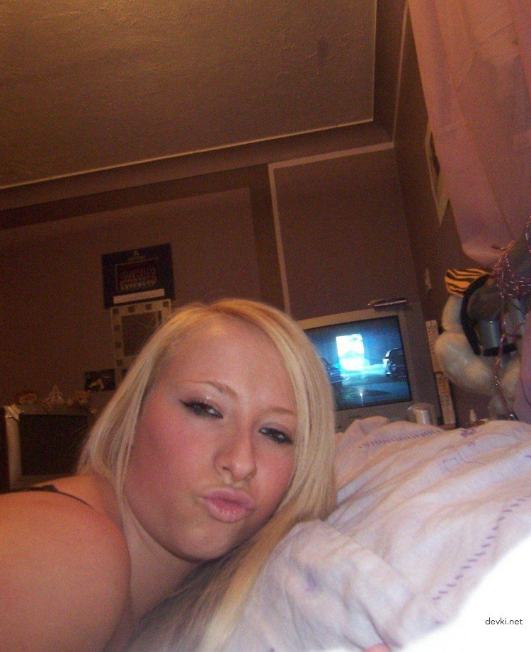 Explicit: Nude Blonde with Small Tits Amateur Photo - XXX Content