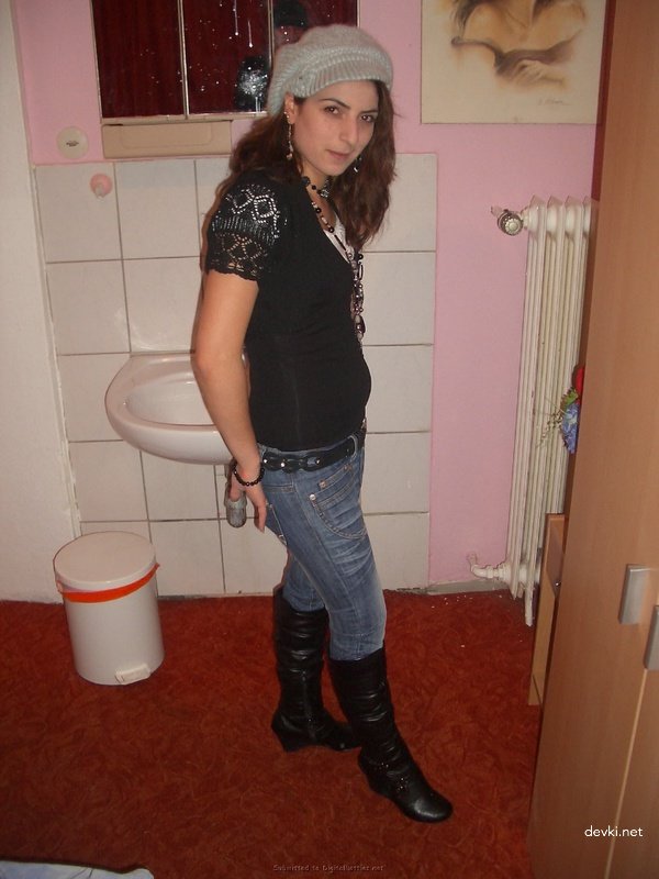 Explicit Amateur Arab Girl Shows Pussy - Uncensored Photo