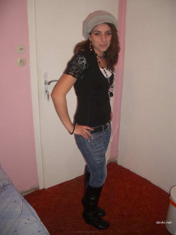Explicit Amateur Arab Girl Shows Pussy - Uncensored Photo