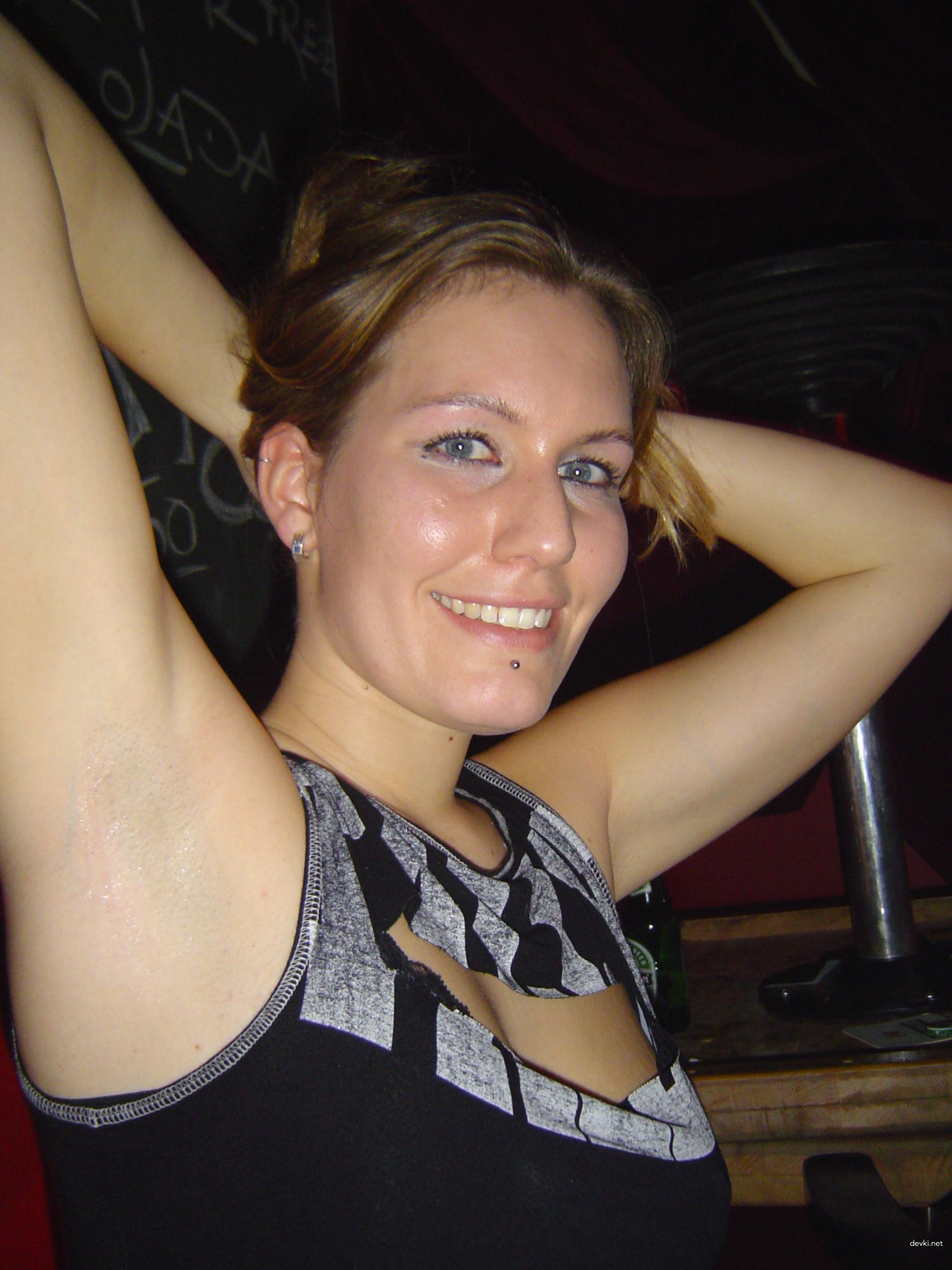 Explicit Amateur Photos: Naked Girlfriend in Fishnet Stockings