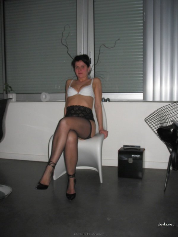 Explicit Amateur Photos: Wife in Lingerie and More - Hot and Naughty Shots!
