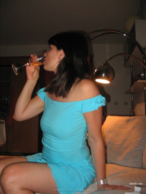 Explicit Amateur Photos: Wife in Lingerie and More - Hot and Naughty Shots!