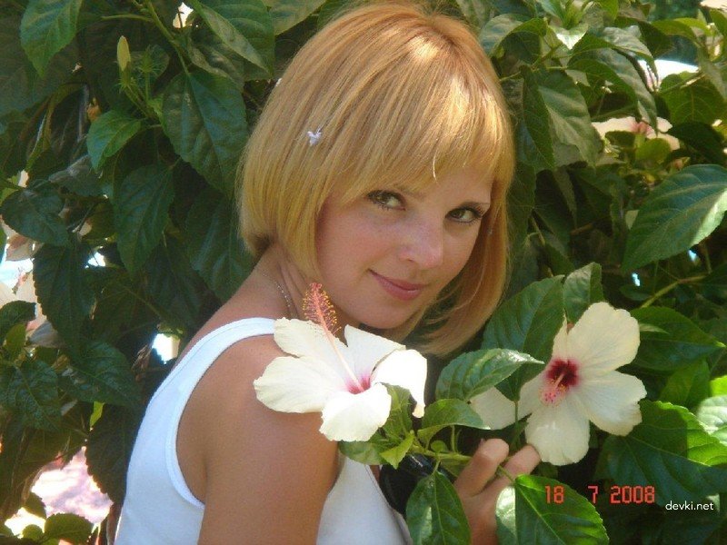 Sizzling Hot Girl on Vacation: Amateur Beach Babe Exposed!