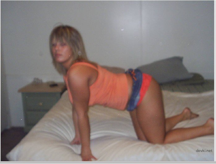 Amateur Student Private Photo: Explicit College Girl Selfies
