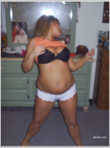 Amateur Student Private Photo: Explicit College Girl Selfies