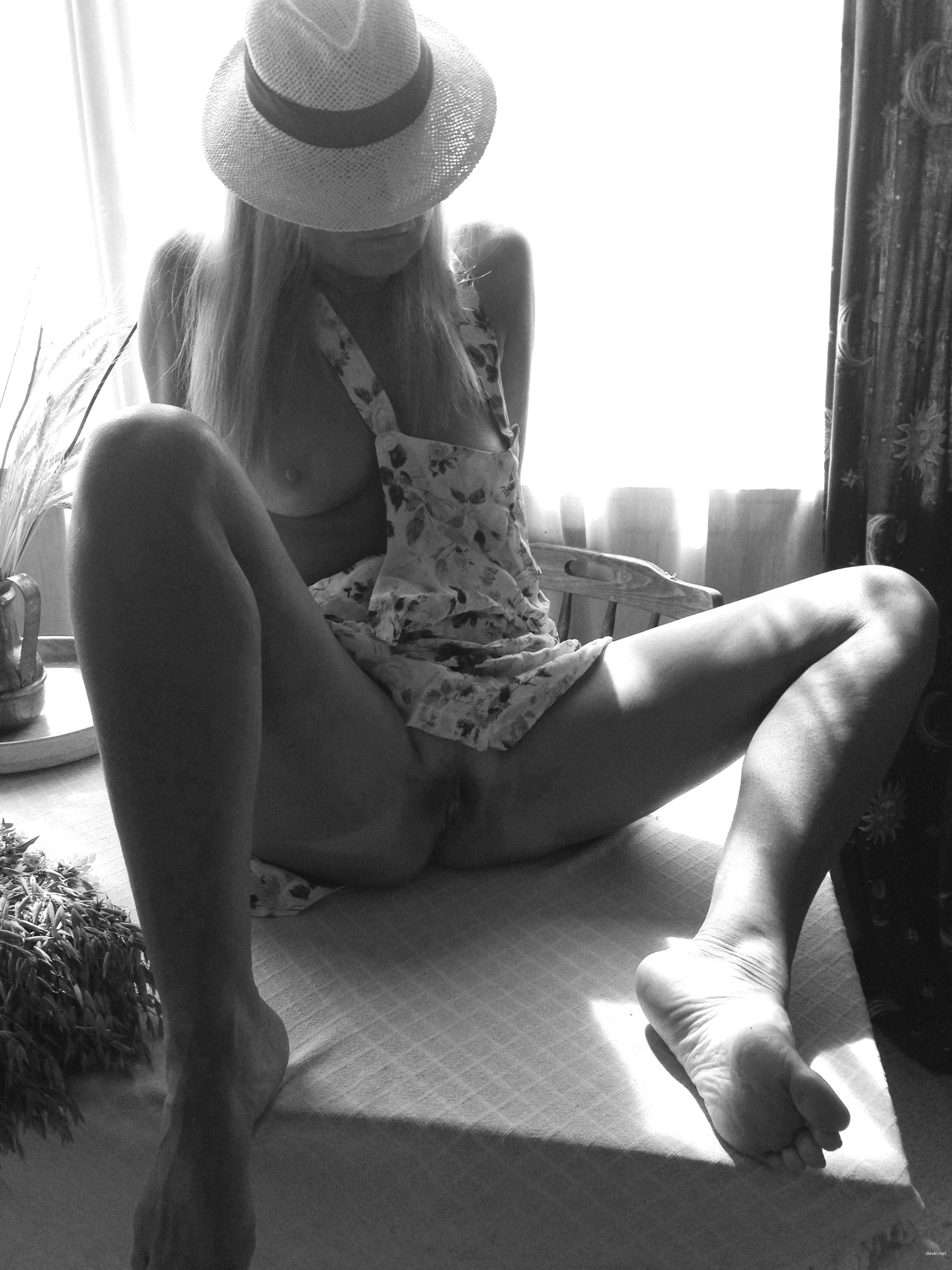 Amateur Woman's Domestic Erotic Photos - Raw & Uncensored