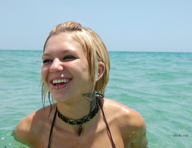 Hot Teen Girl's Gorgeous Ass and Soft Pussy Exposed in Amateur Photo