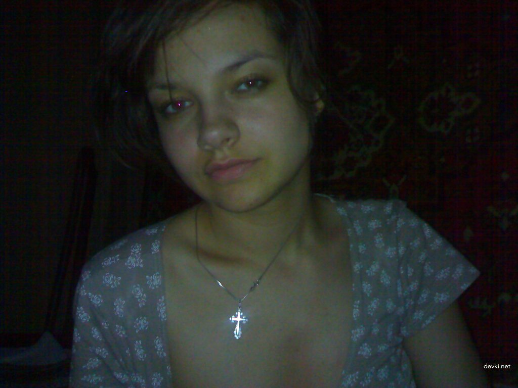 Young Girl Exposed Her Nude Body - Amateur Explicit Photo