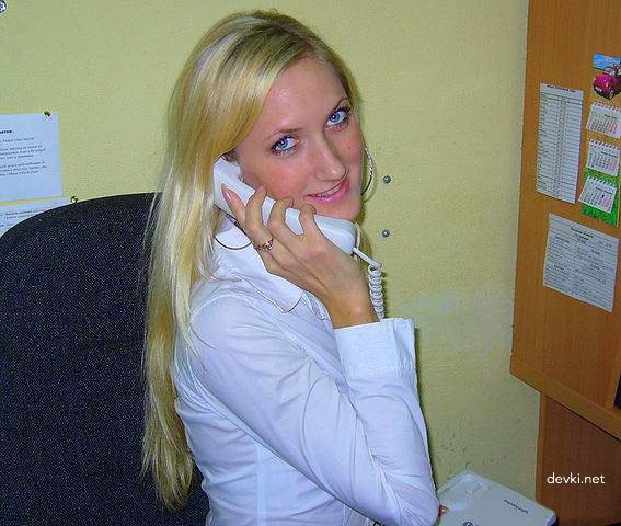 Explicit Nude Blonde Teen Amateur Photo - Naked Young Girl XXX Pic