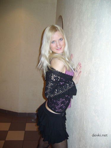 Explicit Nude Blonde Teen Amateur Photo - Naked Young Girl XXX Pic