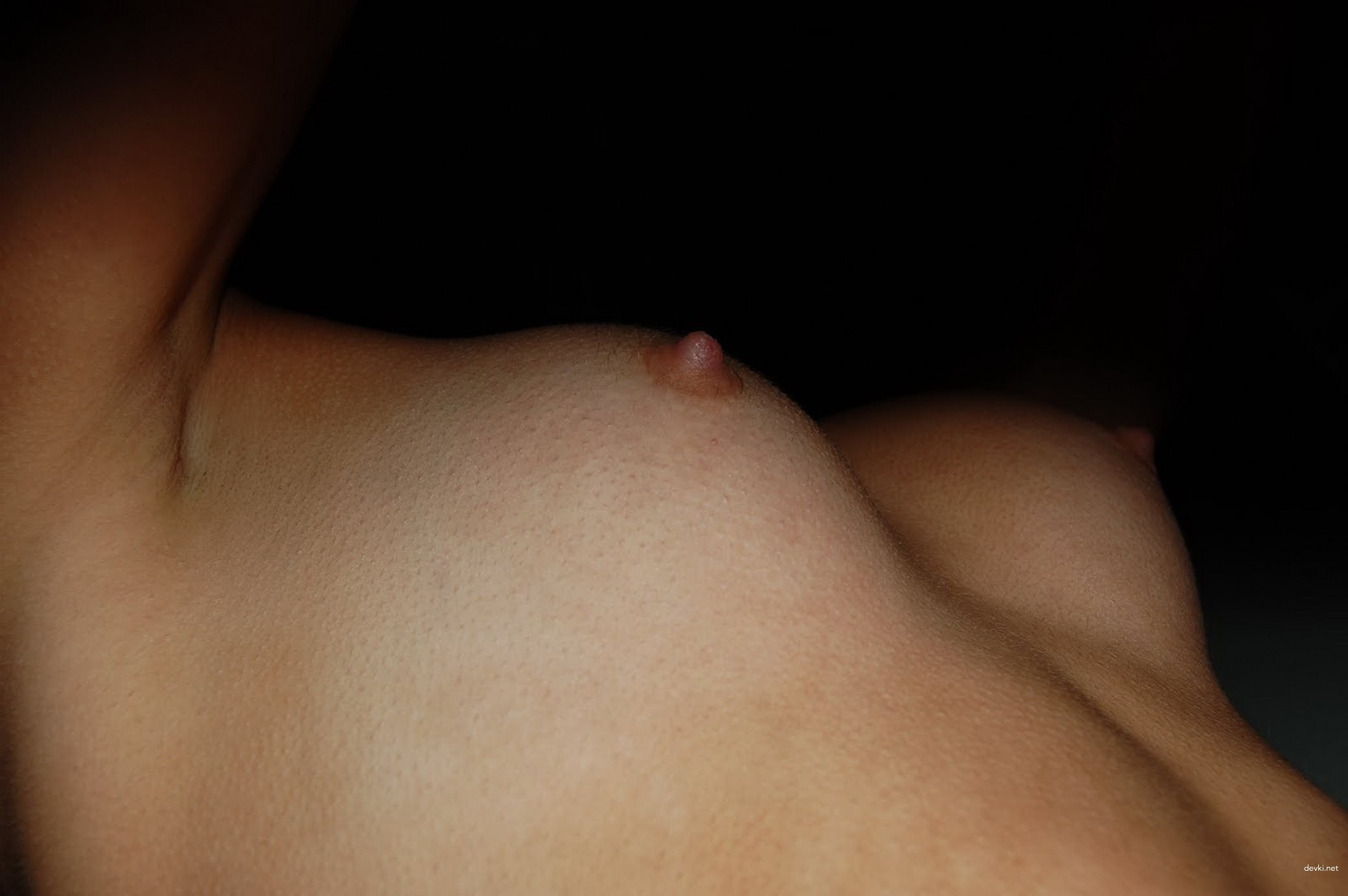 Guy Captures Nude Girlfriend - Explicit Amateur Porn Pics