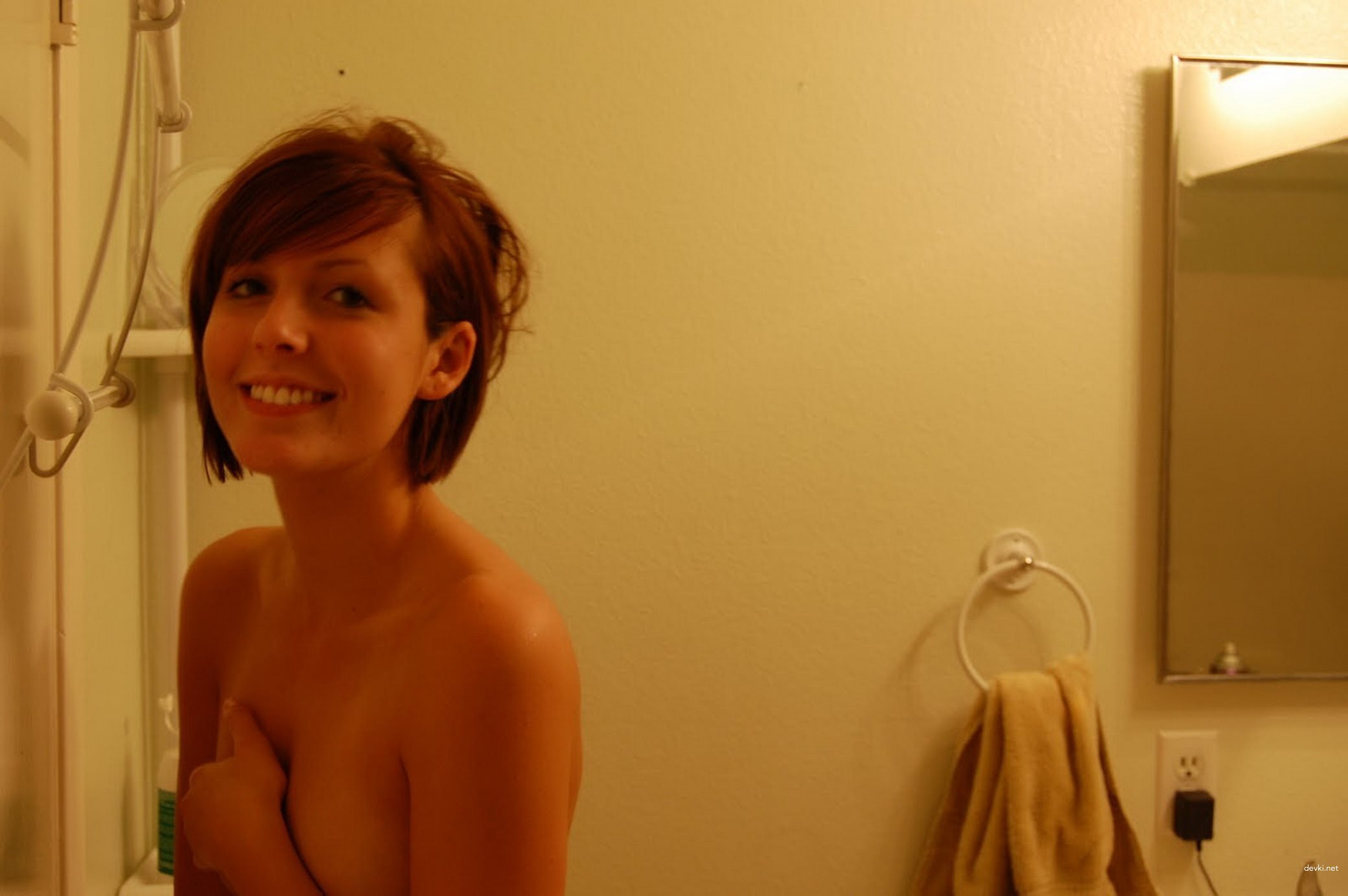 Guy Captures Nude Girlfriend - Explicit Amateur Porn Pics