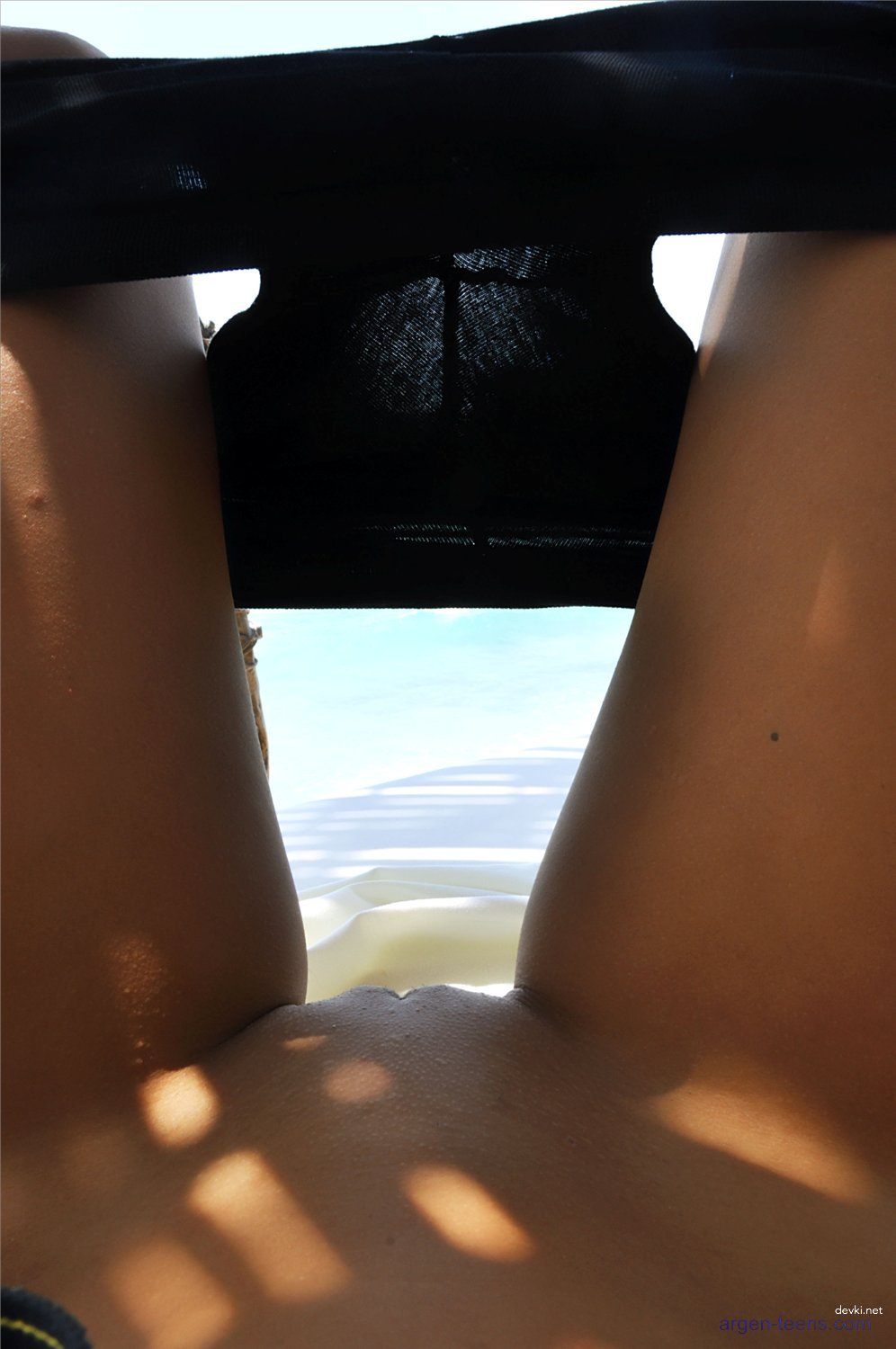 Young Girls' Intimate Amateur Photos: Explicit and Provocative Shots