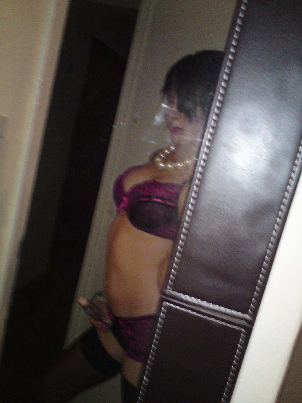 Hot Girl with Beautiful Boobs and Pussy Exposed in Amateur Photo