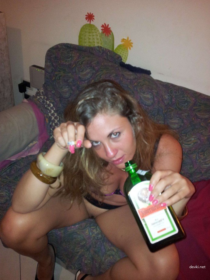 Private Amateur Photo: Sexy Student Exposed in Explicit Sex Scene