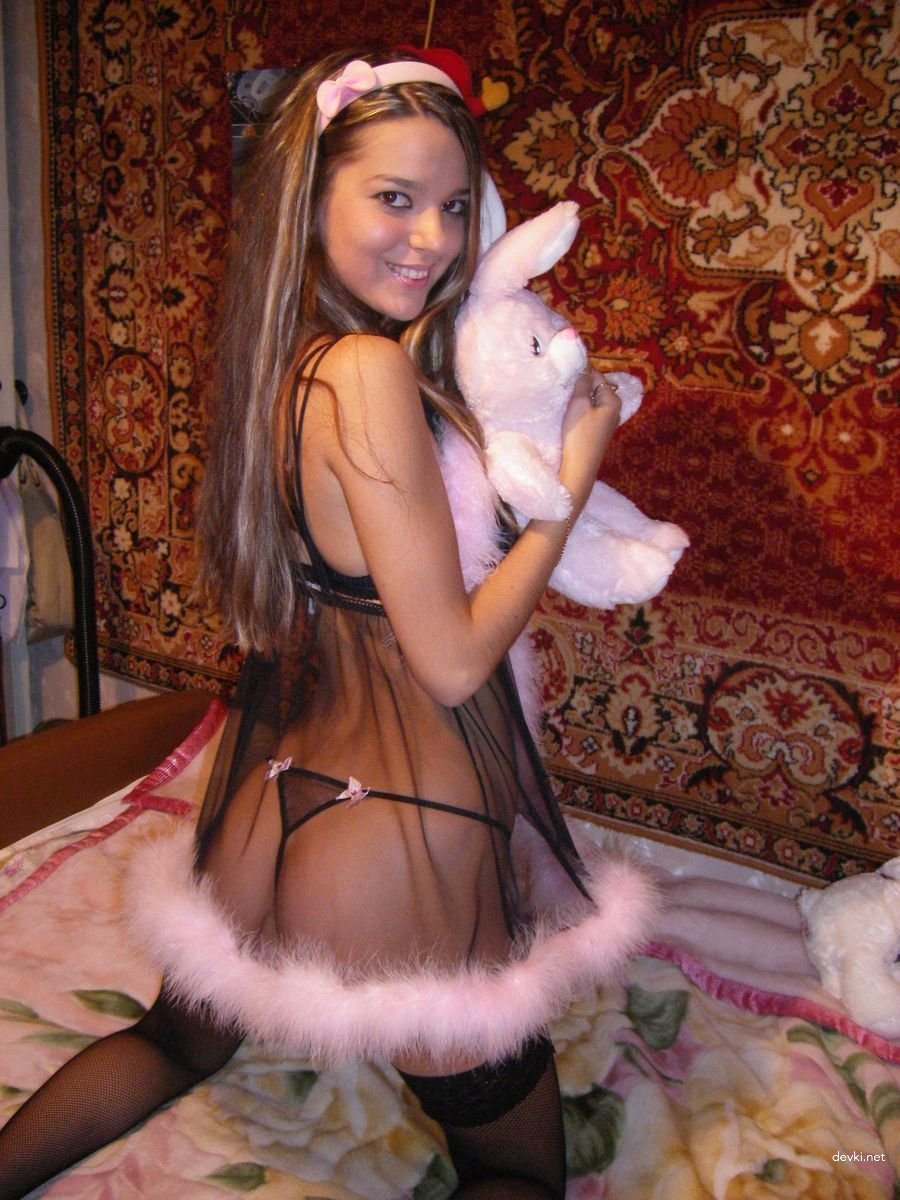 Young girl poses at home in lingerie: Explicit amateur photo shoot