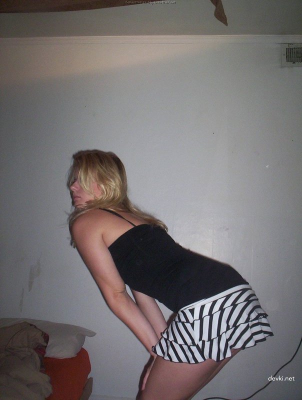 Slender Babe with Small Tits - Explicit Amateur Photo
