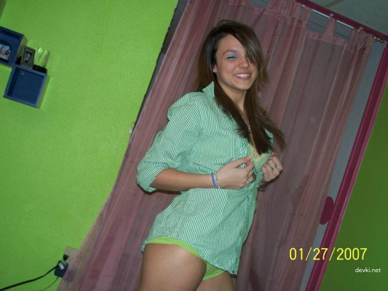 Amateur Teen Girl Home Photo: Explicit and Uncensored Young Girl Selfies