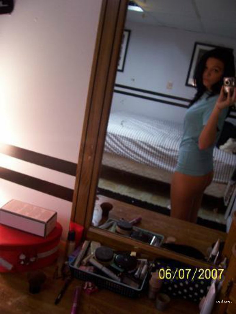 Amateur Teen Girl Home Photo: Explicit and Uncensored Young Girl Selfies