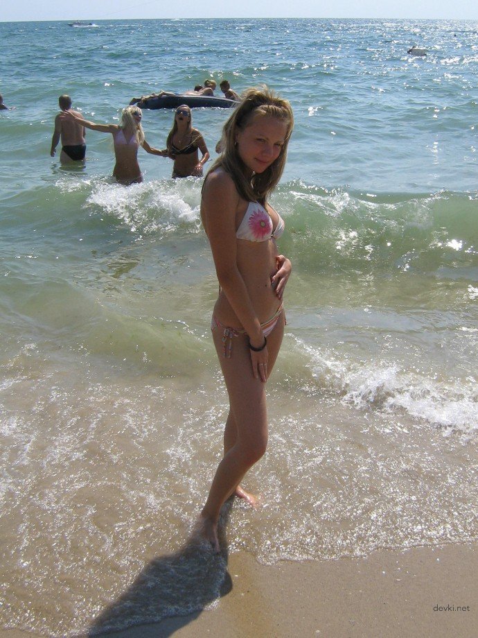 Hot Topless College Girls Private Beach Photos