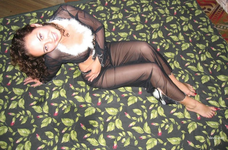 Curly Beauty Exposed Pussy Amateur Photo - Explicit and Bold!