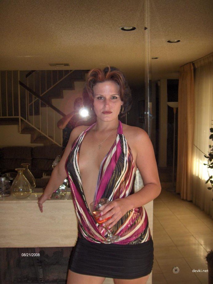 Naked MILF gets wild with snake in hot XXX action