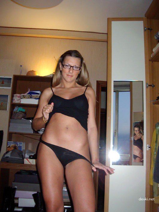 Private Amateur Porn Photo of Woman: Explicit XXX Solo Masturbation Shot