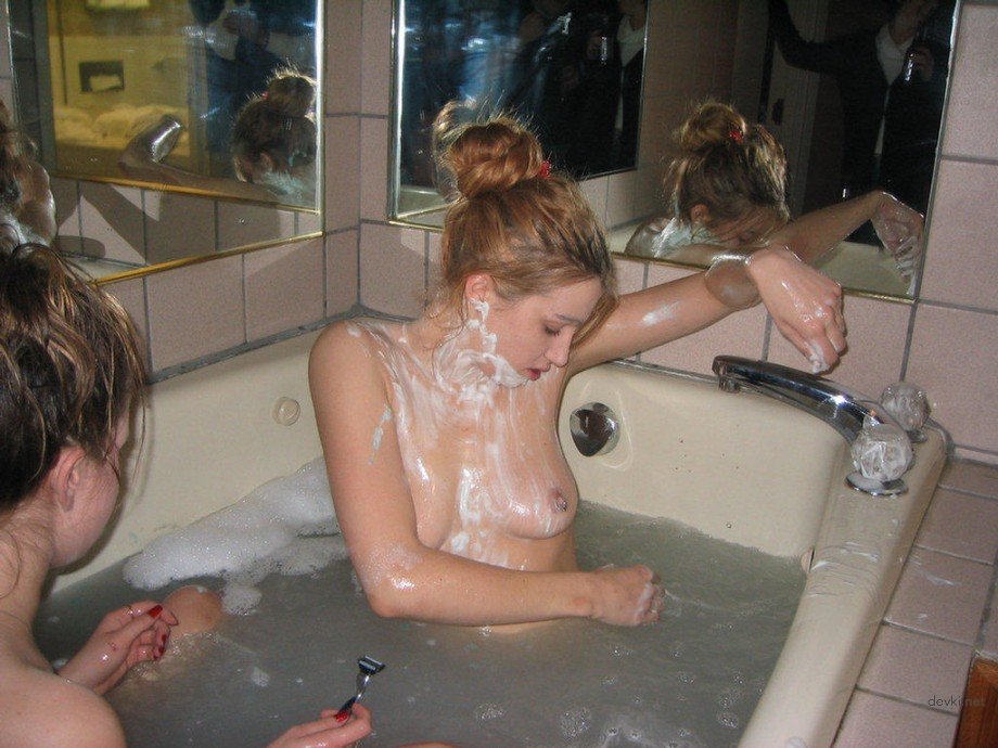 Hot Babes in the Bath: Explicit Amateur Photo Collection