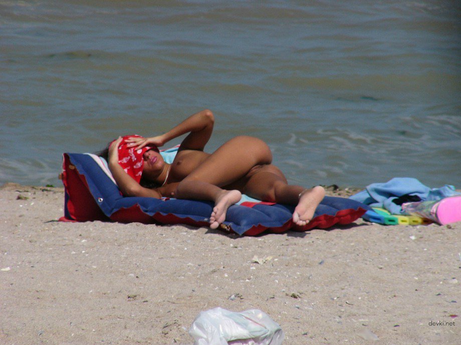 Explicit Nude Women on Beach: Amateur Photos