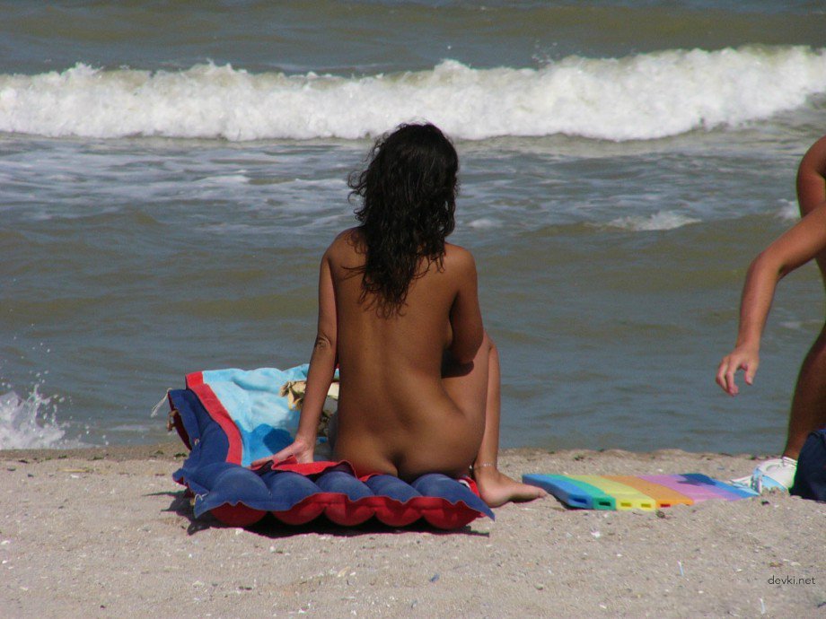 Explicit Nude Women on Beach: Amateur Photos