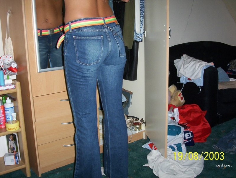 Explicit Amateur Photos: Petite Girl with Small Boobs - Personal Pictures