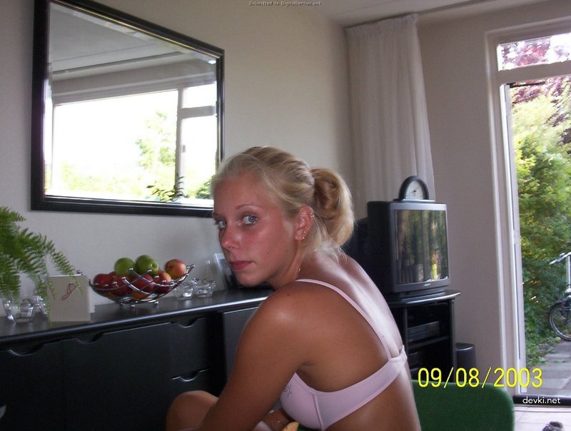 Explicit Amateur Photos: Petite Girl with Small Boobs - Personal Pictures