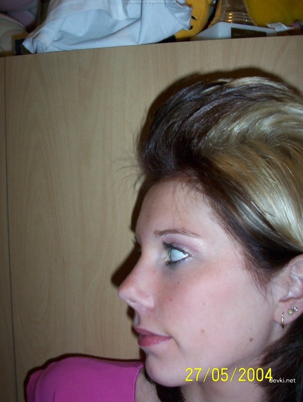 Explicit Amateur Photos: Petite Girl with Small Boobs - Personal Pictures
