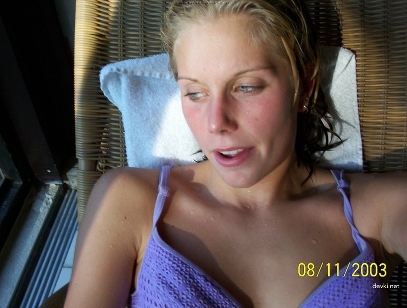 Explicit Amateur Photos: Petite Girl with Small Boobs - Personal Pictures
