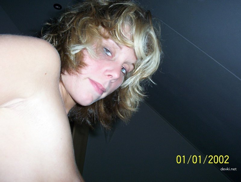 Explicit Amateur Photos: Petite Girl with Small Boobs - Personal Pictures