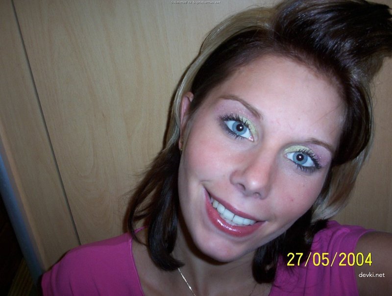 Explicit Amateur Photos: Petite Girl with Small Boobs - Personal Pictures