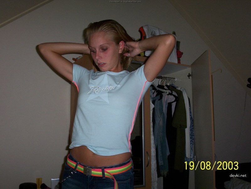 Explicit Amateur Photos: Petite Girl with Small Boobs - Personal Pictures