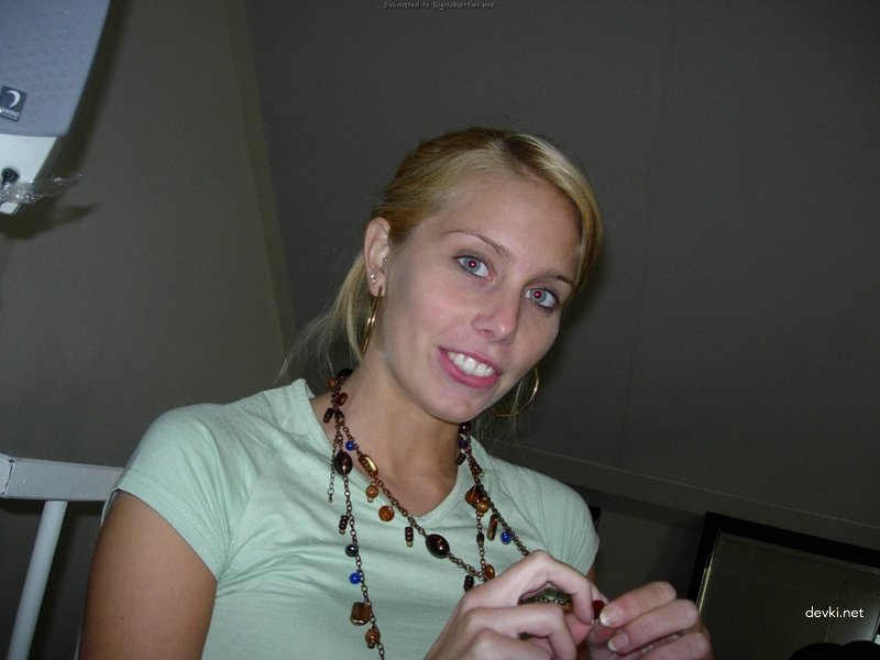 Explicit Amateur Photos: Petite Girl with Small Boobs - Personal Pictures