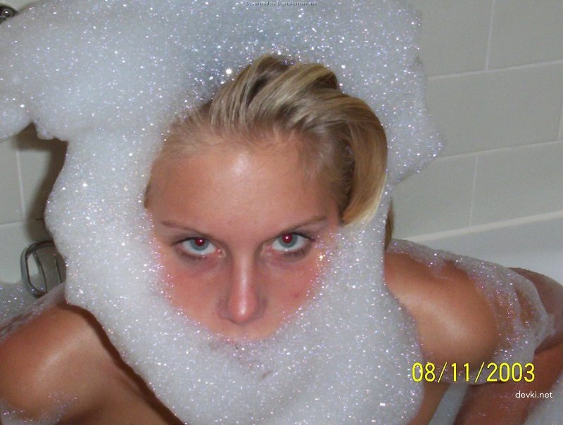Explicit Amateur Photos: Petite Girl with Small Boobs - Personal Pictures