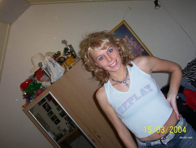 Explicit Amateur Photos: Petite Girl with Small Boobs - Personal Pictures